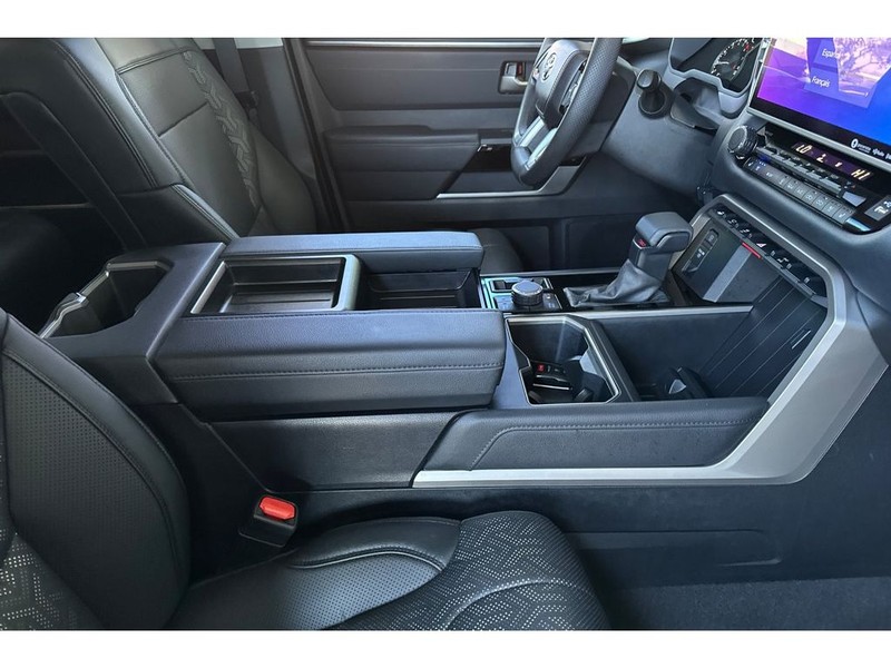 Toyota Tundra Vehicle Full-screen Gallery Image 17