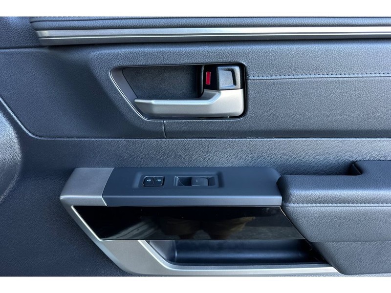Toyota Tundra Vehicle Full-screen Gallery Image 19