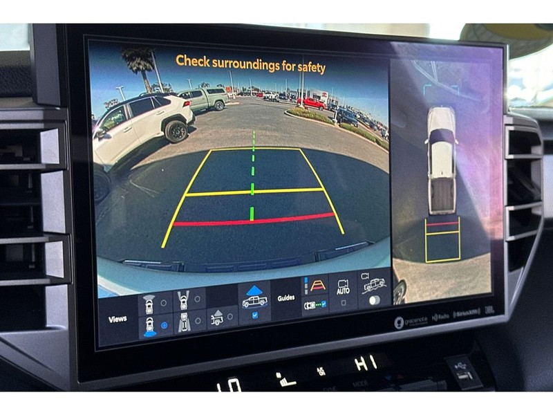 Toyota Tundra Vehicle Full-screen Gallery Image 22