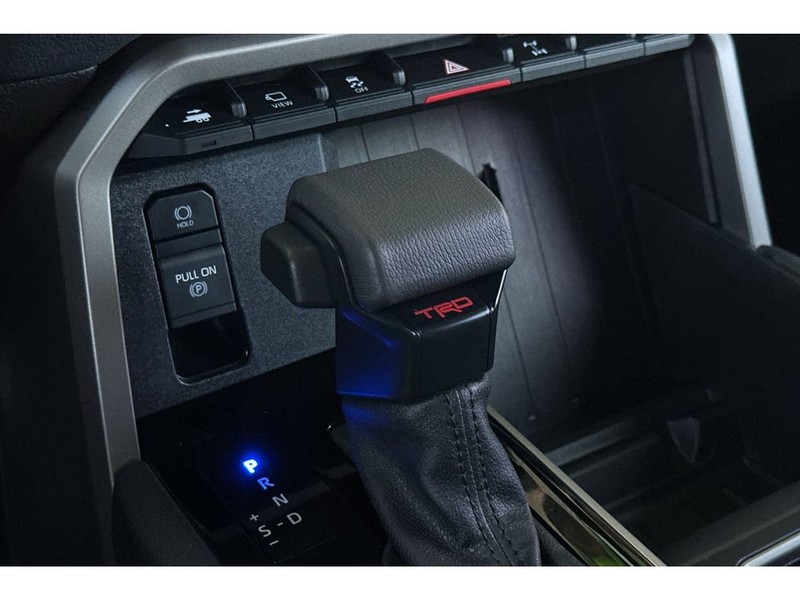 Toyota Tundra Vehicle Full-screen Gallery Image 24