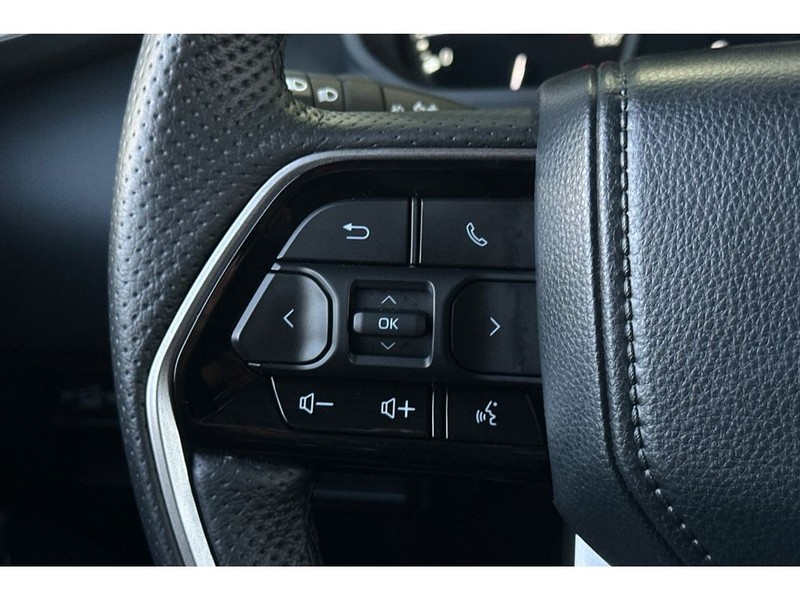 Toyota Tundra Vehicle Full-screen Gallery Image 27