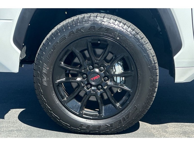 Toyota Tundra Vehicle Full-screen Gallery Image 32