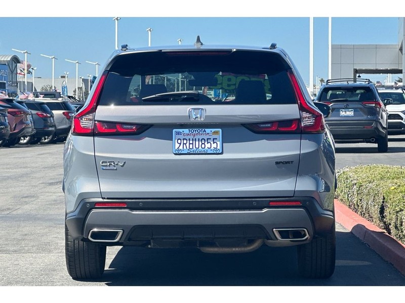 Honda CR-V Hybrid Vehicle Full-screen Gallery Image 05