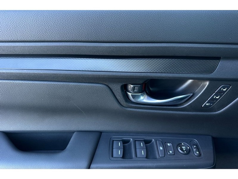 Honda CR-V Hybrid Vehicle Full-screen Gallery Image 11