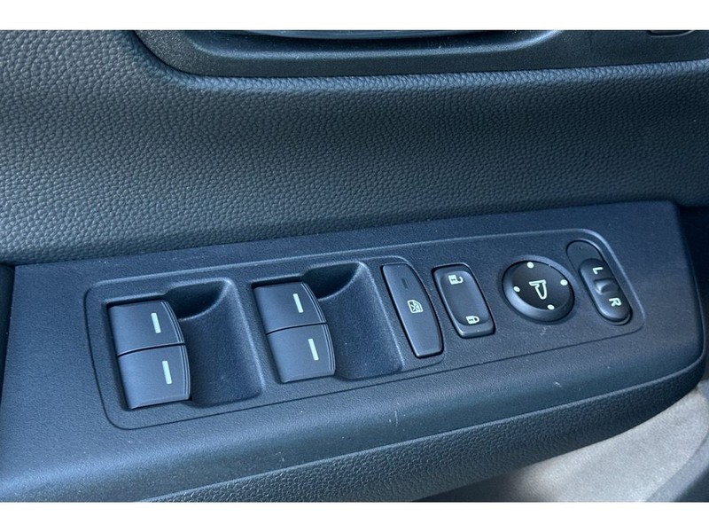 Honda CR-V Hybrid Vehicle Full-screen Gallery Image 12