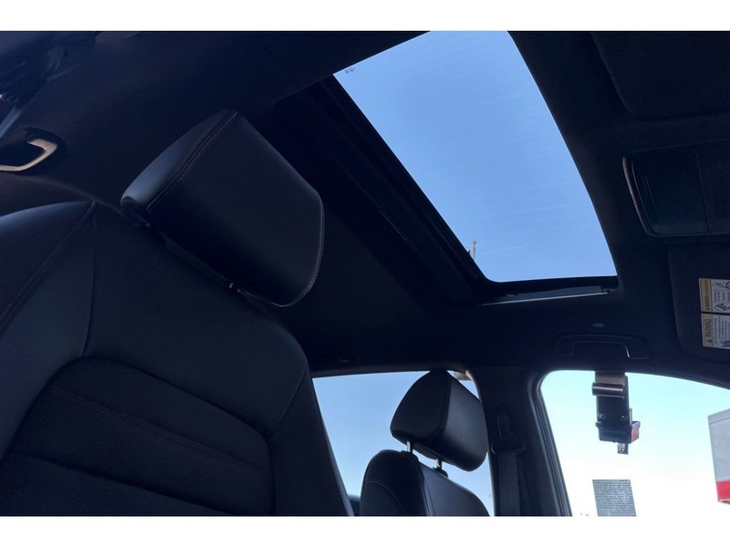 Honda CR-V Hybrid Vehicle Full-screen Gallery Image 19