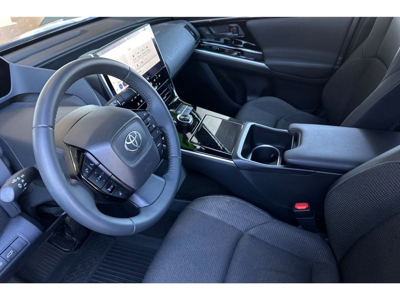 Toyota bZ4X Vehicle Full-screen Gallery Image 10