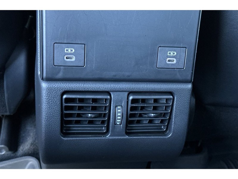 Toyota bZ4X Vehicle Full-screen Gallery Image 14