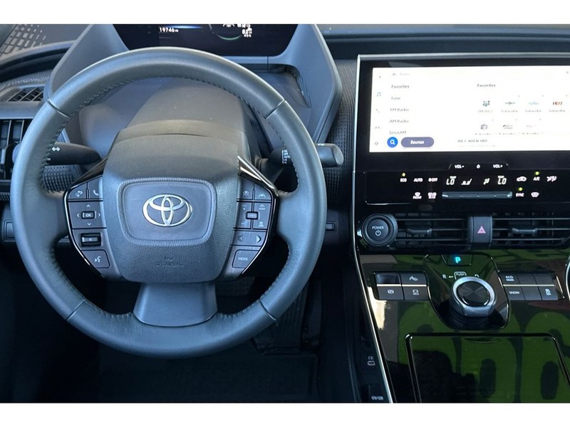 Toyota bZ4X Vehicle Full-screen Gallery Image 16