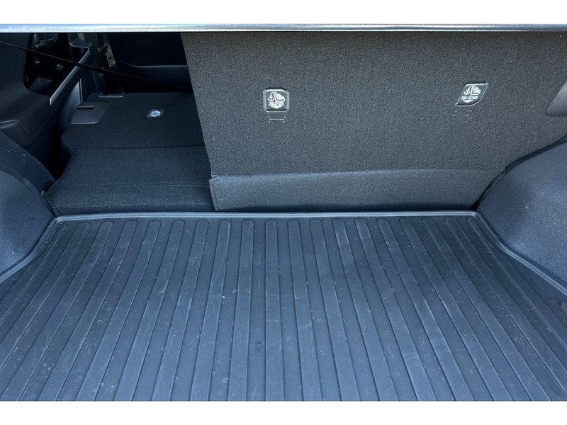 Toyota bZ4X Vehicle Full-screen Gallery Image 17