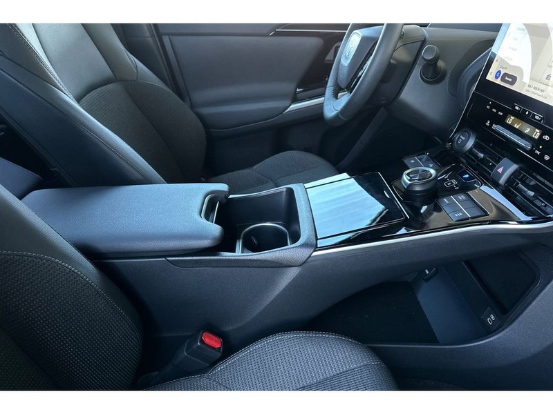 Toyota bZ4X Vehicle Full-screen Gallery Image 18