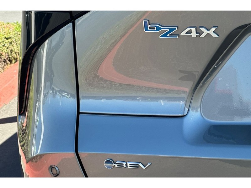 Toyota bZ4X Vehicle Full-screen Gallery Image 33