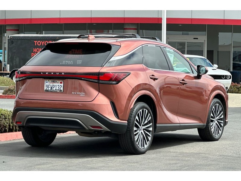 Lexus RX 350h Vehicle Full-screen Gallery Image 04