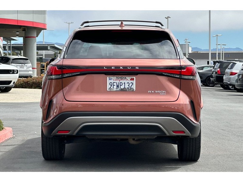 Lexus RX 350h Vehicle Full-screen Gallery Image 05