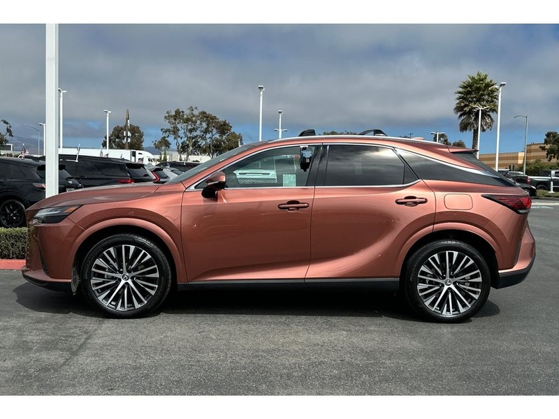 Lexus RX 350h Vehicle Full-screen Gallery Image 07