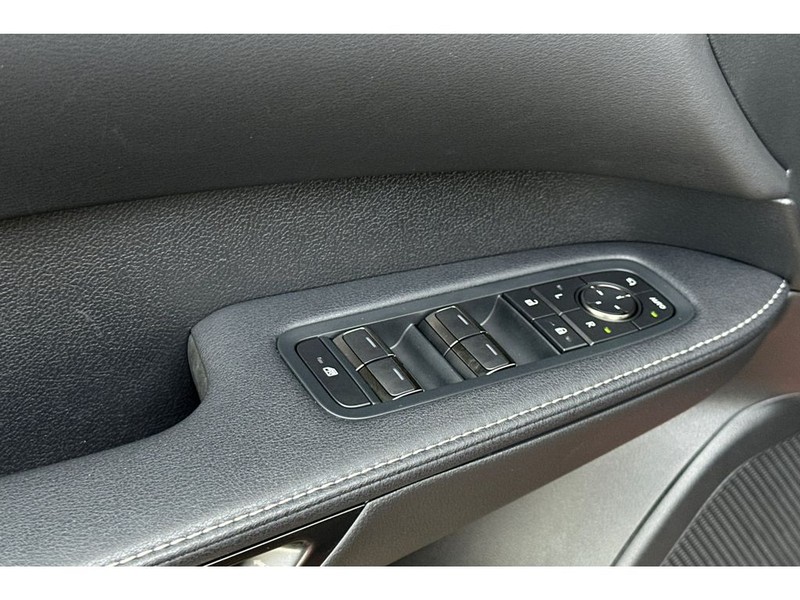 Lexus RX 350h Vehicle Full-screen Gallery Image 12