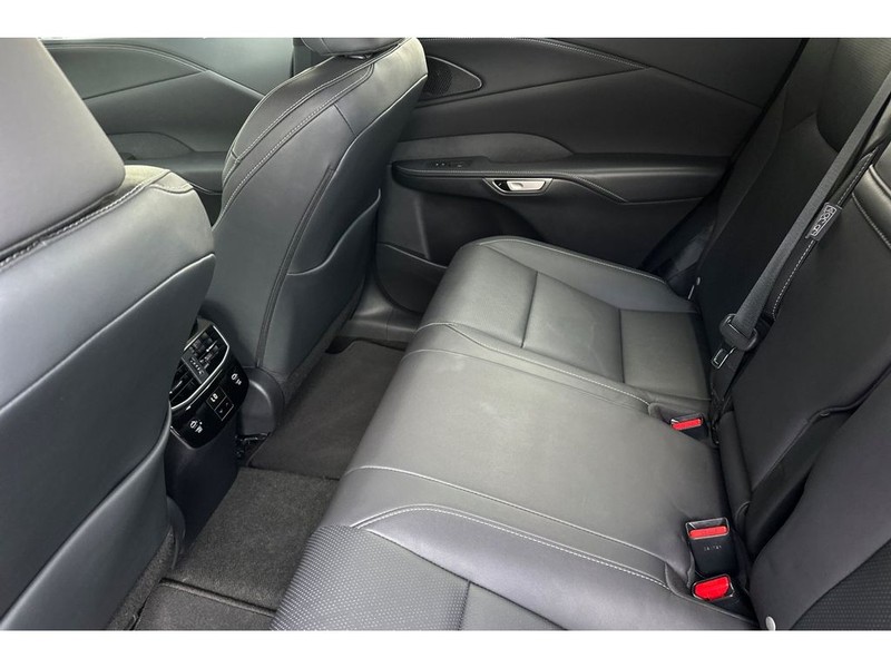 Lexus RX 350h Vehicle Full-screen Gallery Image 13