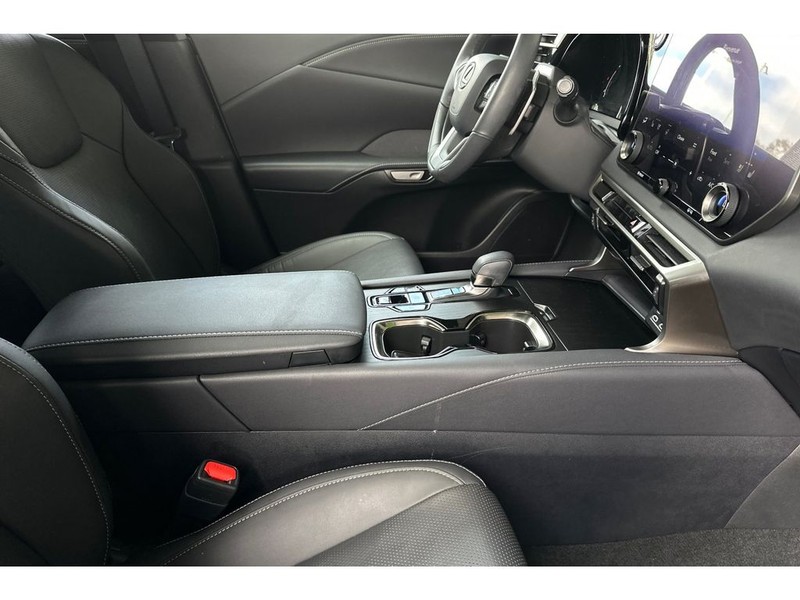 Lexus RX 350h Vehicle Full-screen Gallery Image 18