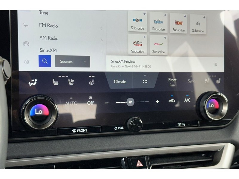 Lexus RX 350h Vehicle Full-screen Gallery Image 24