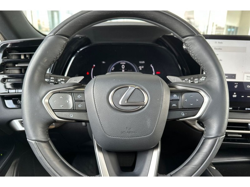 Lexus RX 350h Vehicle Full-screen Gallery Image 27