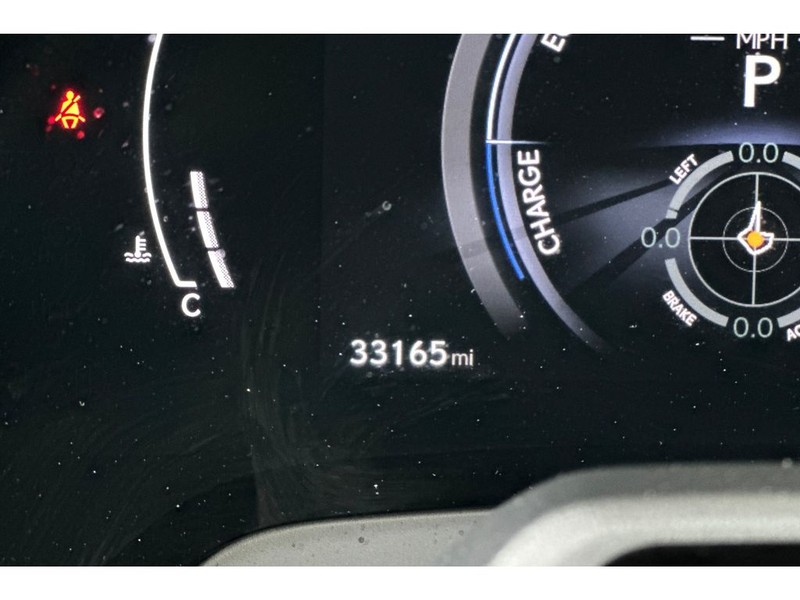 Lexus RX 350h Vehicle Full-screen Gallery Image 31