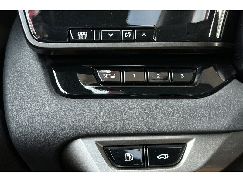 Lexus RX 350h Vehicle Full-screen Gallery Image 32
