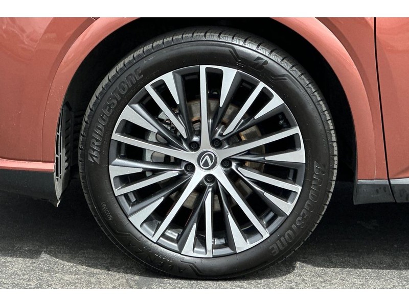 Lexus RX 350h Vehicle Full-screen Gallery Image 33