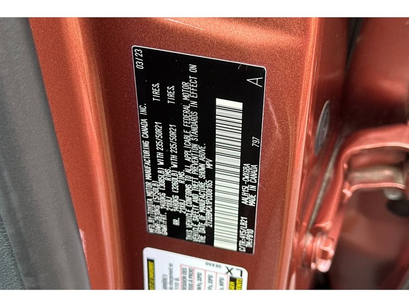 Lexus RX 350h Vehicle Full-screen Gallery Image 35
