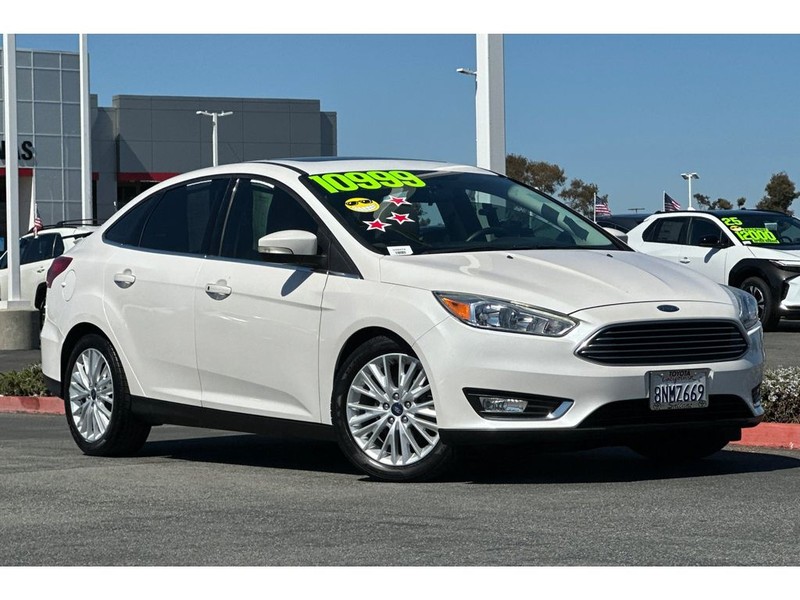 Ford Focus Vehicle Full-screen Gallery Image 02