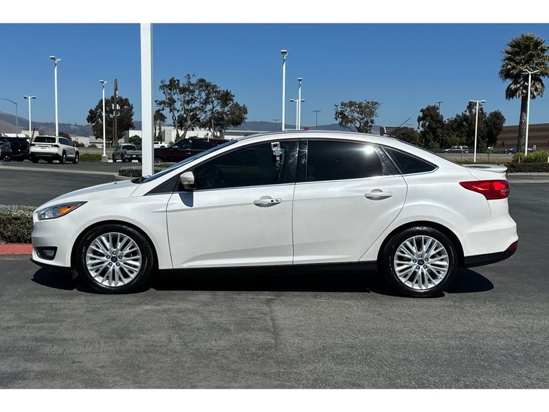 Ford Focus Vehicle Full-screen Gallery Image 07