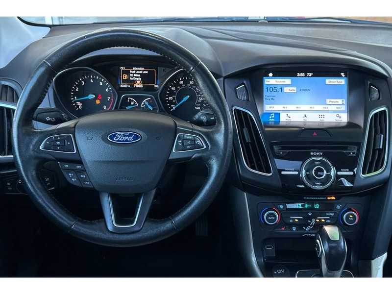 Ford Focus Vehicle Full-screen Gallery Image 15