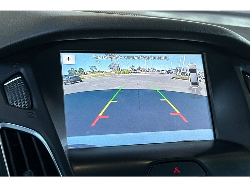 Ford Focus Vehicle Full-screen Gallery Image 21