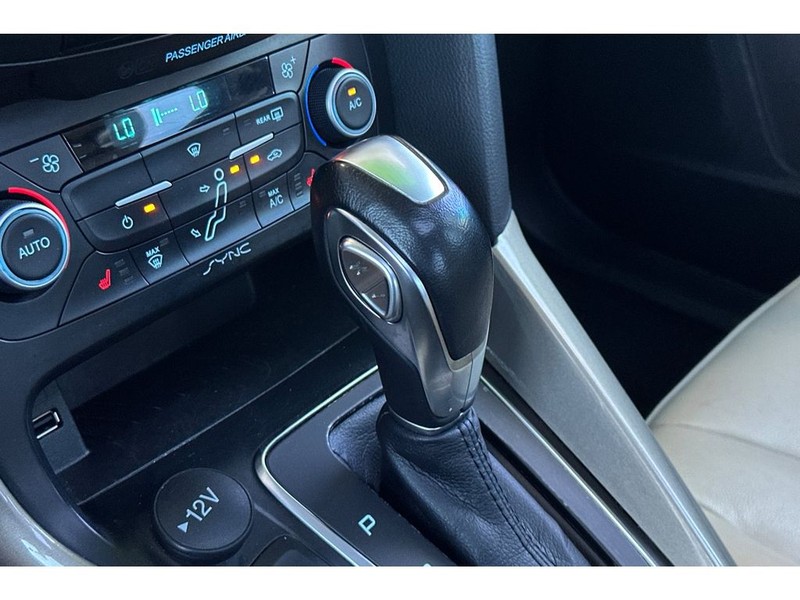 Ford Focus Vehicle Full-screen Gallery Image 23