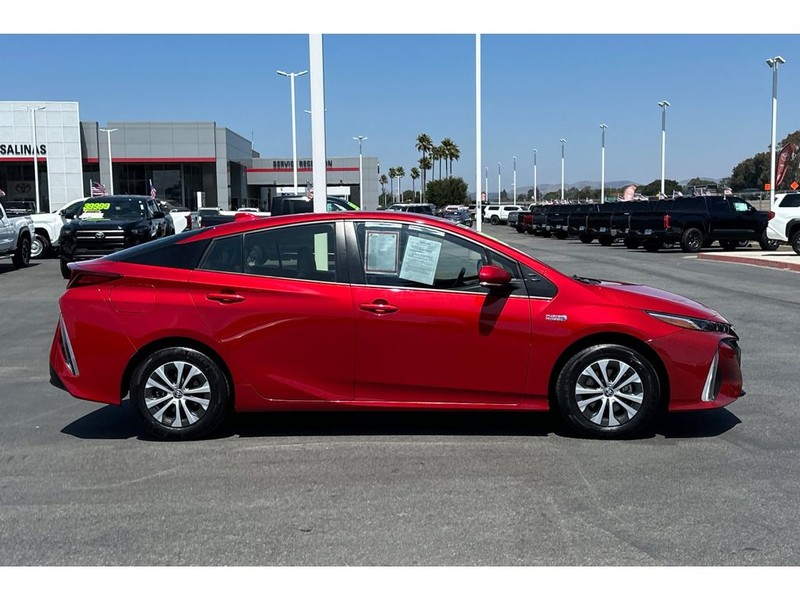 Toyota Prius Prime Vehicle Full-screen Gallery Image 03