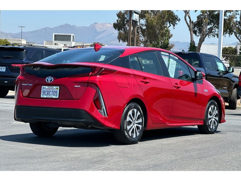 Toyota Prius Prime Vehicle Full-screen Gallery Image 04