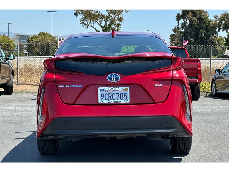 Toyota Prius Prime Vehicle Full-screen Gallery Image 05