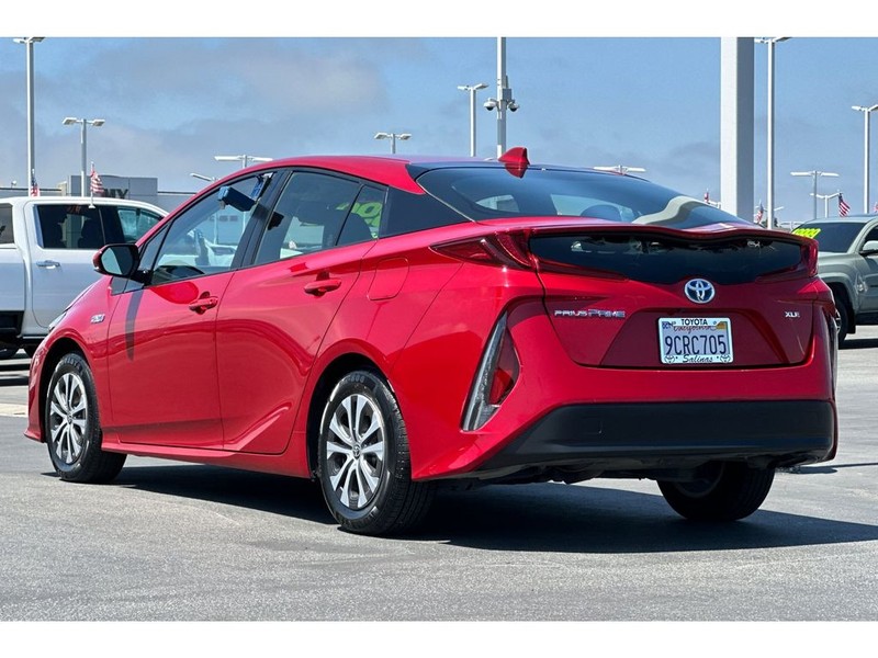 Toyota Prius Prime Vehicle Full-screen Gallery Image 06