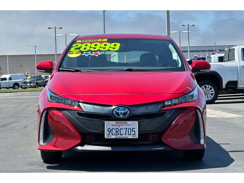 Toyota Prius Prime Vehicle Full-screen Gallery Image 09
