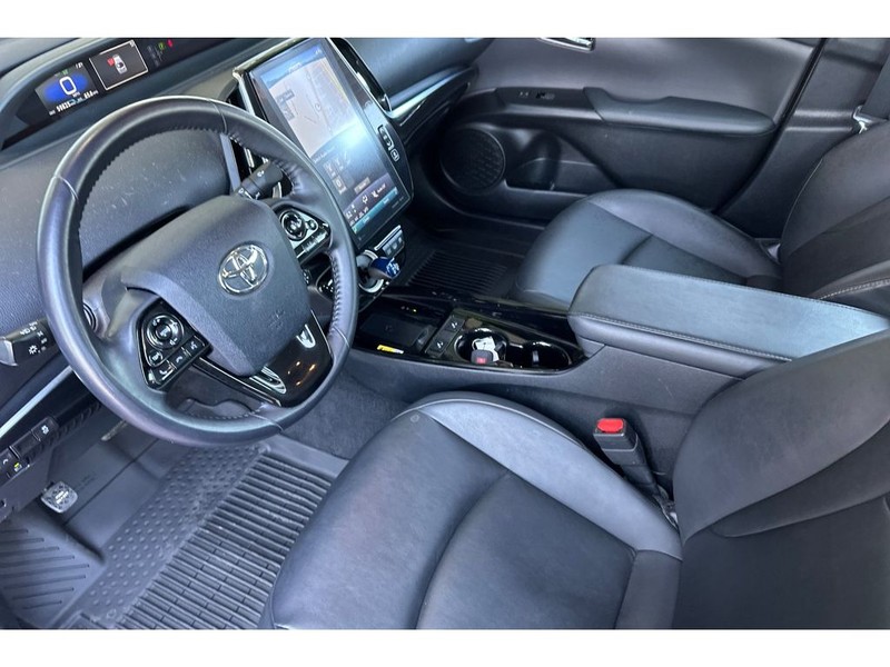 Toyota Prius Prime Vehicle Full-screen Gallery Image 10