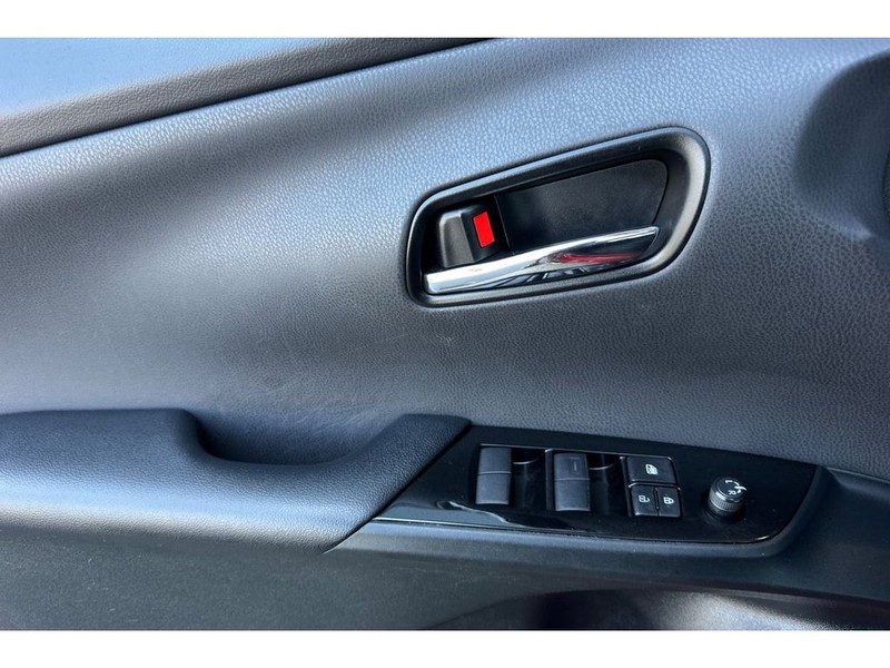 Toyota Prius Prime Vehicle Full-screen Gallery Image 11