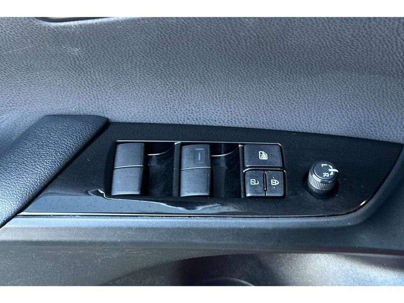 Toyota Prius Prime Vehicle Full-screen Gallery Image 12