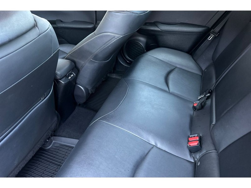 Toyota Prius Prime Vehicle Full-screen Gallery Image 13