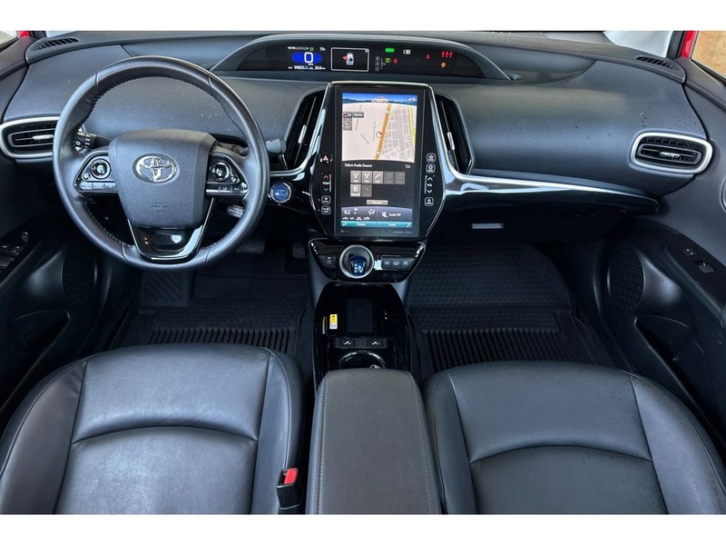 Toyota Prius Prime Vehicle Full-screen Gallery Image 14