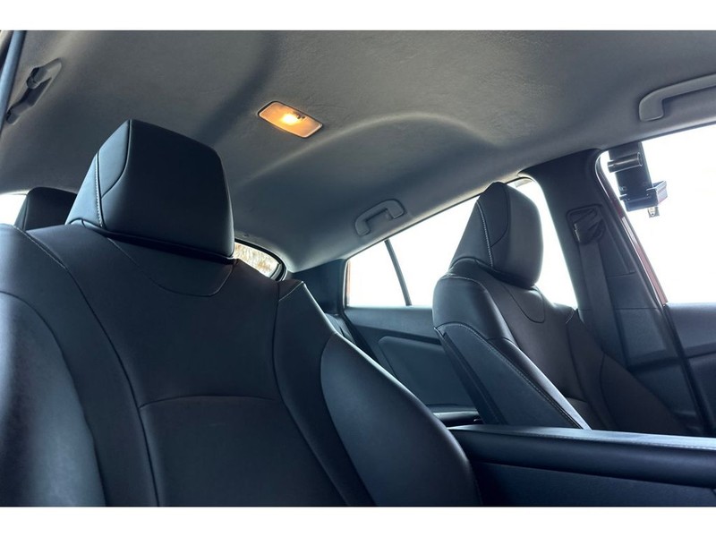 Toyota Prius Prime Vehicle Full-screen Gallery Image 18