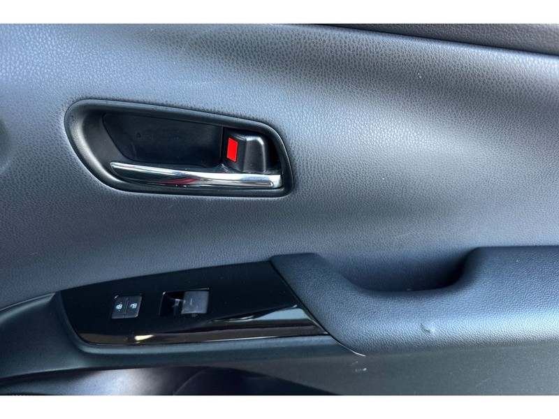 Toyota Prius Prime Vehicle Full-screen Gallery Image 19