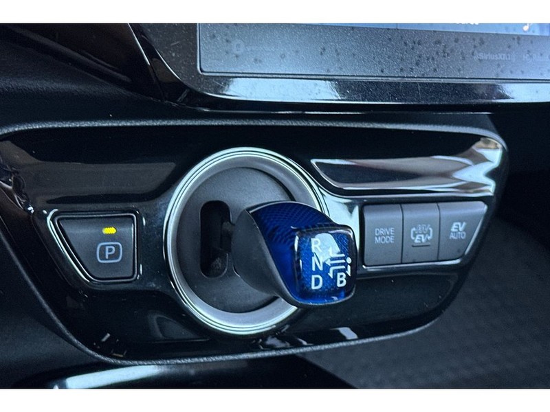 Toyota Prius Prime Vehicle Full-screen Gallery Image 24