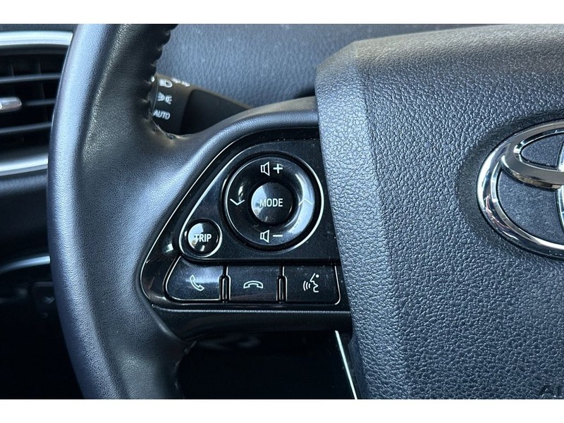 Toyota Prius Prime Vehicle Full-screen Gallery Image 27