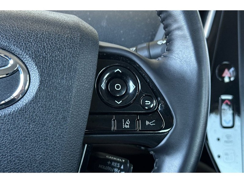 Toyota Prius Prime Vehicle Full-screen Gallery Image 28