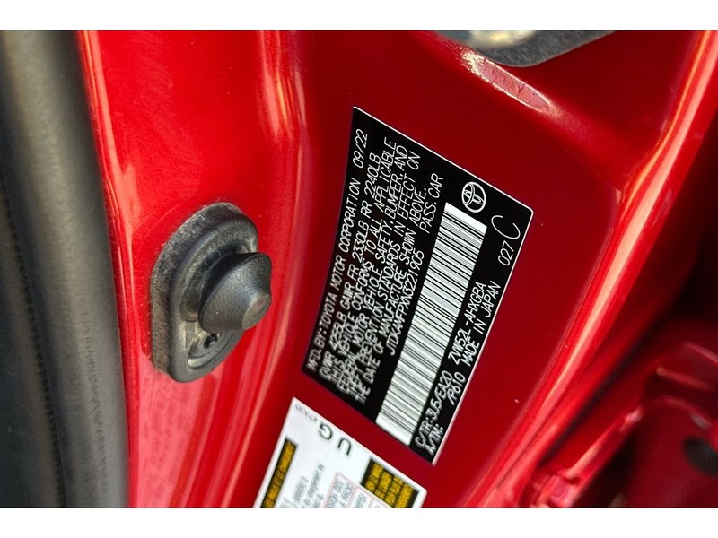 Toyota Prius Prime Vehicle Full-screen Gallery Image 34