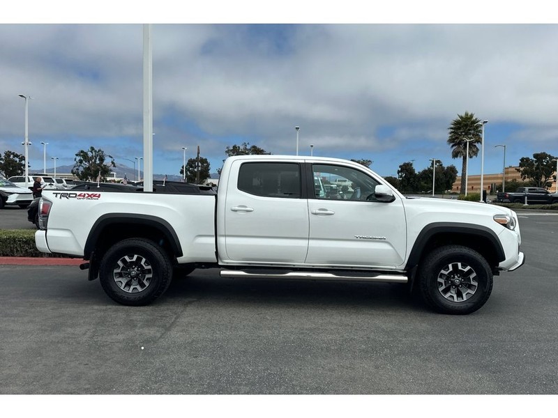 Toyota Tacoma Vehicle Full-screen Gallery Image 03